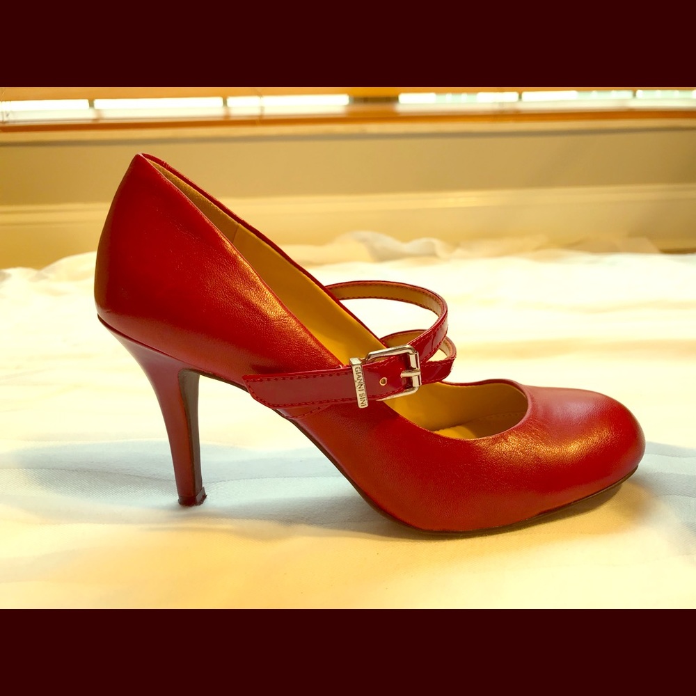 Gianni Bini Pumps Size 7M Color: candy apple red